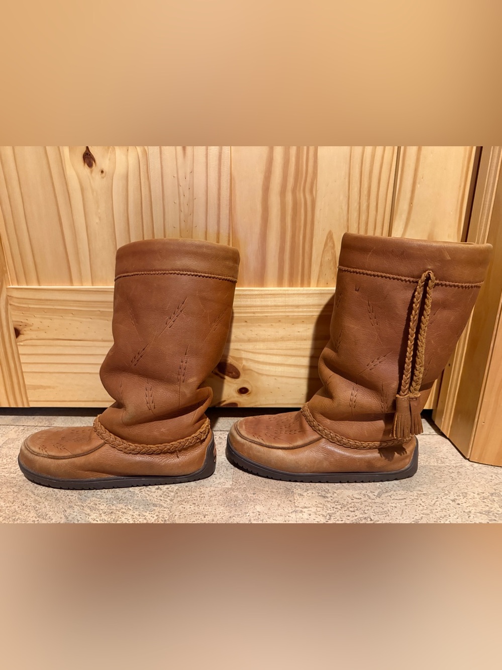 Manitobah Mukluks waterproof Tamarack boots, L8/M6 - Picture 2 of 8